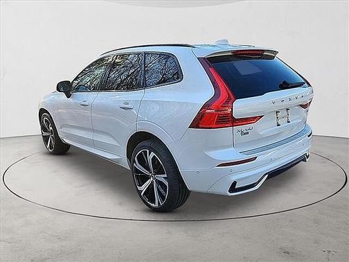 2023 Volvo XC60 B5 Ultimate Dark Theme
