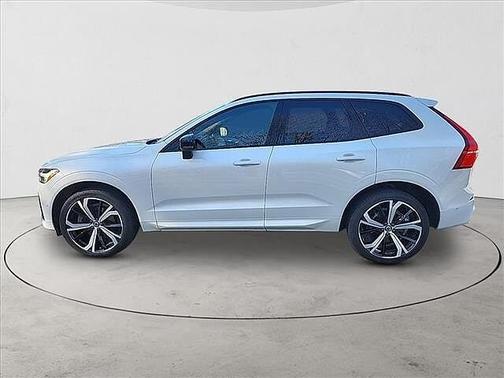2023 Volvo XC60 B5 Ultimate Dark Theme