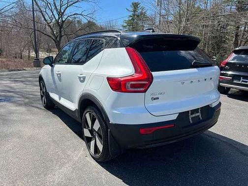 Crystal White 2023 Volvo XC40 Ultimate