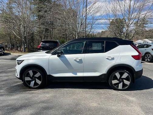 Crystal White 2023 Volvo XC40 Ultimate
