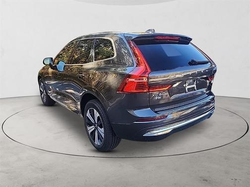 2023 Volvo XC60 Recharge Plug-In Hybrid T8 Core Bright Theme