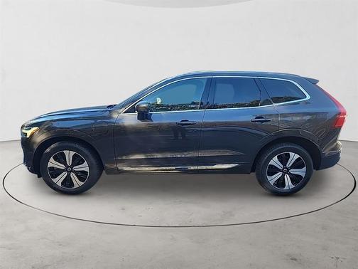 2023 Volvo XC60 Recharge Plug-In Hybrid T8 Core Bright Theme