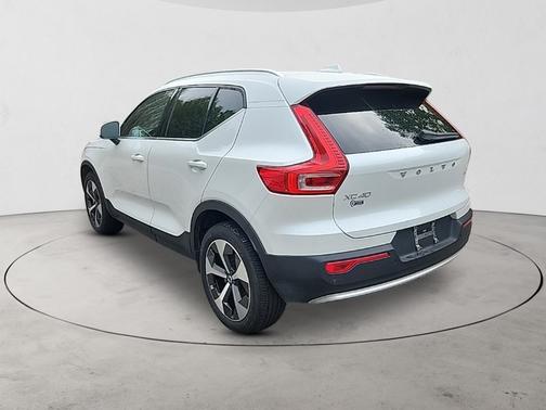 2025 Volvo XC40 B5 Plus Bright Theme