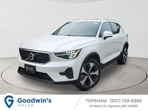2025 Volvo XC40 B5 Plus Bright Theme