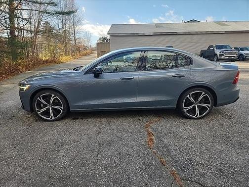 2024 Volvo S60 B5 Plus Dark Theme