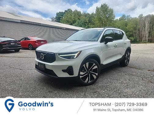 2025 Volvo XC40 B5 Plus Dark Theme