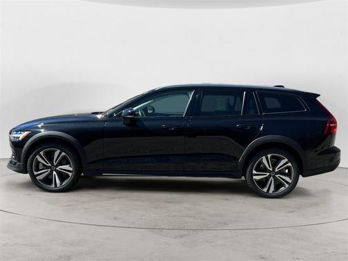 2024 Volvo V60 Cross Country B5 Plus