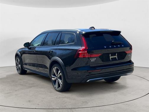 2024 Volvo V60 Cross Country B5 Plus