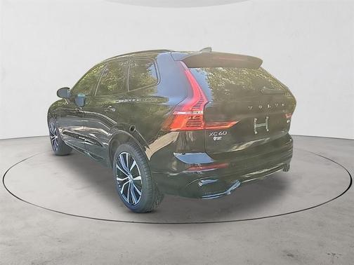 2024 Volvo XC60 B5 Plus Dark Theme