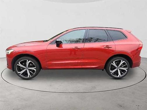 2023 Volvo XC60 B6 Ultimate Dark Theme