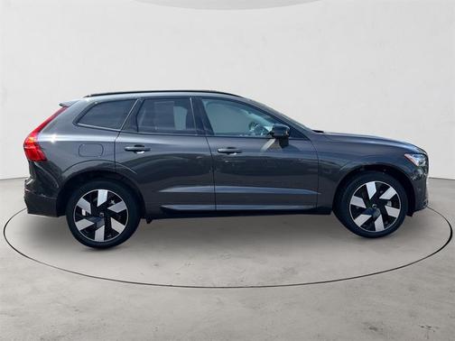2025 Volvo XC60 Plug-In Hybrid T8 Plus