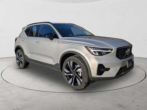 2025 Volvo XC40 Plus