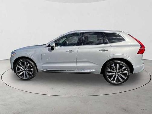 Silver Dawn 2023 Volvo XC60 B6 Ultimate Bright Theme