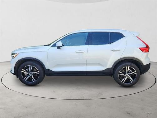 2025 Volvo XC40 B5 Core