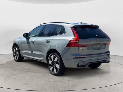 2024 Volvo XC60 Recharge Plug-In Hybrid T8 Plus Dark Theme
