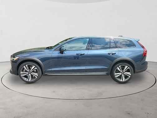 2024 Volvo V60 Cross Country B5 Plus