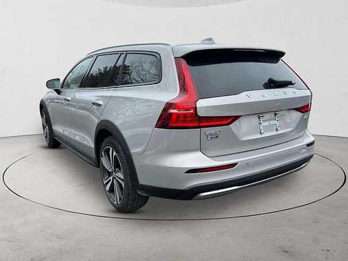 2025 Volvo V60 Cross Country Plus