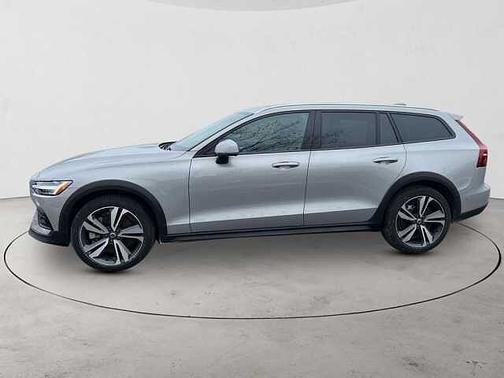 2025 Volvo V60 Cross Country Plus