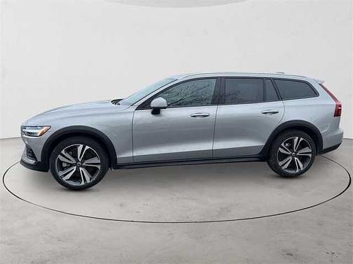 2025 Volvo V60 Cross Country Plus