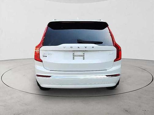 Crystal White 2024 Volvo XC90 Recharge Plug-In Hybrid T8 Core Bright Theme