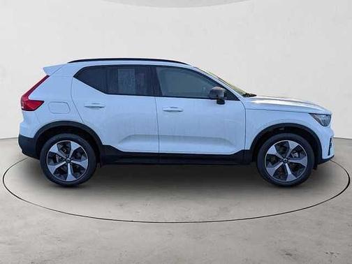 Crystal White 2026 Volvo XC40 Plus