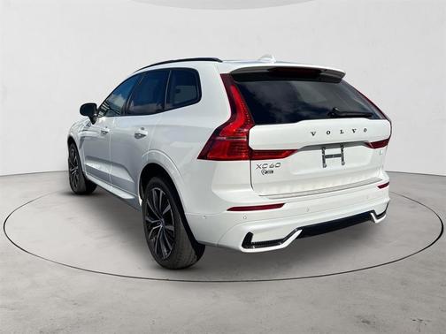 2023 Volvo XC60 Recharge Plug-In Hybrid T8 Plus Dark Theme
