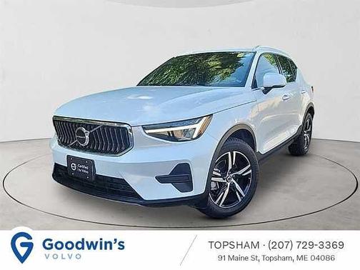 2025 Volvo XC40 Core