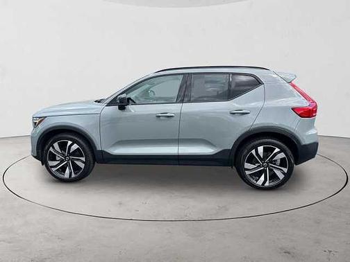 Vapour Grey 2025 Volvo XC40 Plus