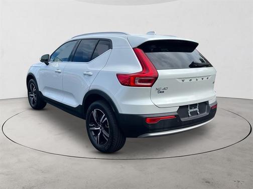 2025 Volvo XC40 B5 Core