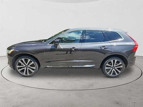 2023 Volvo XC60 B5 Ultimate Bright Theme