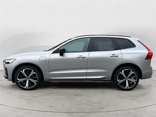 2022 Volvo XC60 R-Design