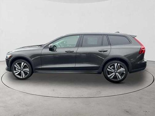 2025 Volvo V60 Cross Country Plus