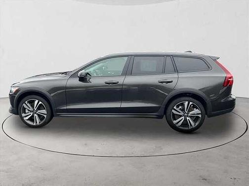 2025 Volvo V60 Cross Country Plus
