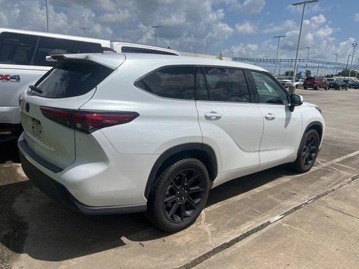 2022 Toyota Highlander L