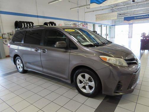 2018 Toyota Sienna LE
