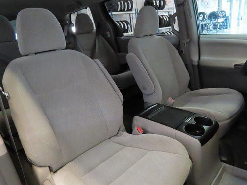 2018 Toyota Sienna LE