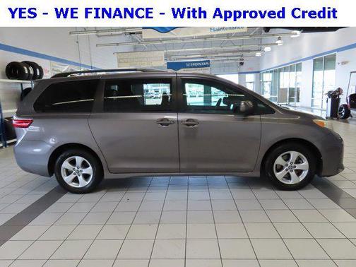 2018 Toyota Sienna LE