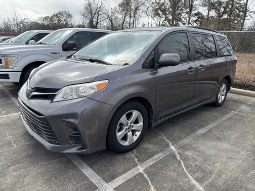 2018 Toyota Sienna LE