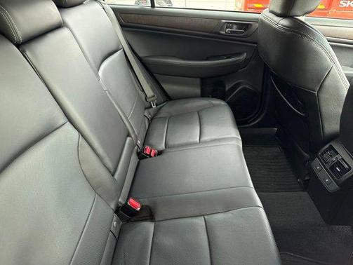 Ice Silver Metallic 2017 Subaru Outback 2.5i Limited