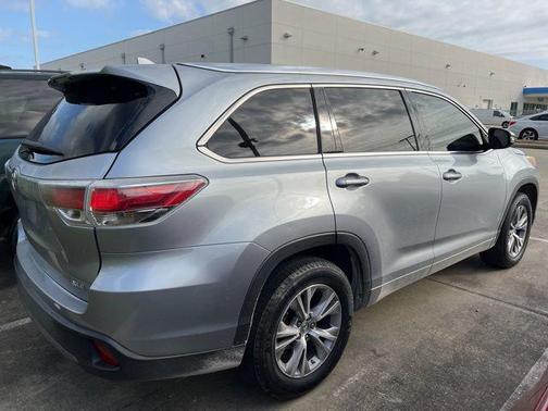 Silver Sky Metallic 2014 Toyota Highlander XLE