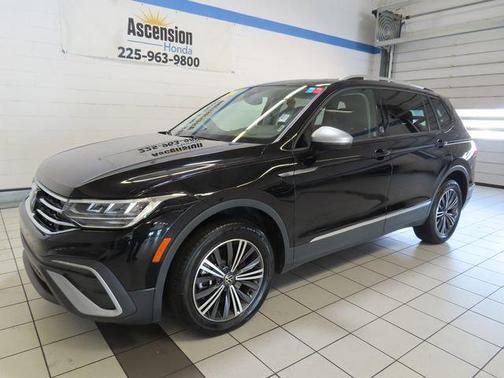 Deep Black Pearl 2024 Volkswagen Tiguan 2.0T Wolfsburg Edition