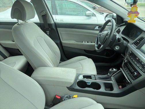 2017 Hyundai SONATA SE