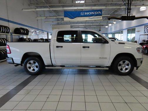 Bright White Clearcoat 2023 RAM 1500 Big Horn/Lone Star