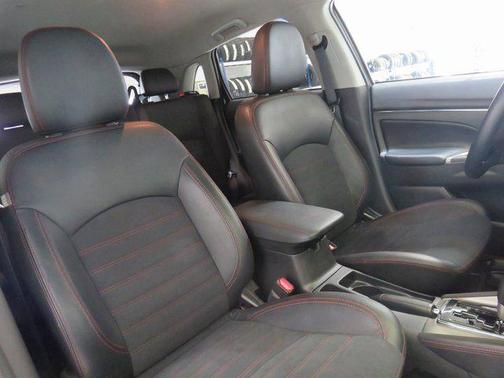 2024 Mitsubishi Outlander Sport SE