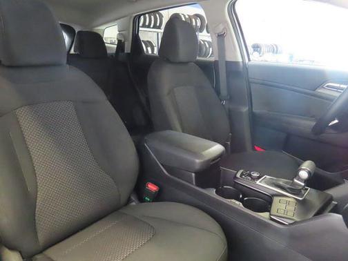Glacial White Pearl 2025 Kia Sportage LX