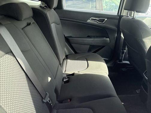 Glacial White Pearl 2025 Kia Sportage LX