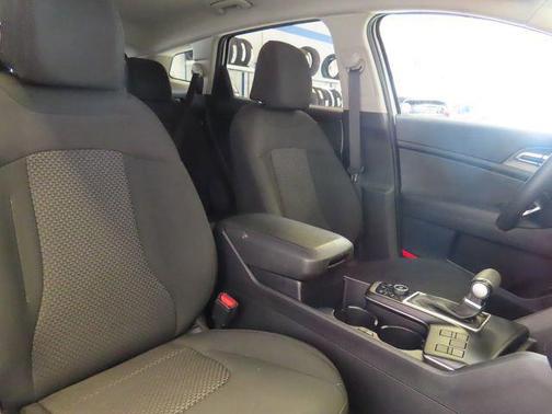 Glacial White Pearl 2025 Kia Sportage LX