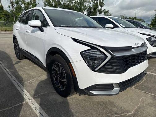 Glacial White Pearl 2025 Kia Sportage LX