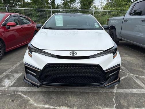 Super White w/Black Sand Pearl Roof 2021 Toyota Corolla SE