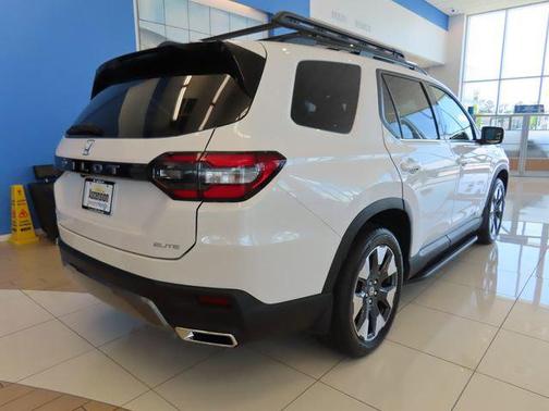 Platinum White Pearl 2026 Honda Pilot Elite